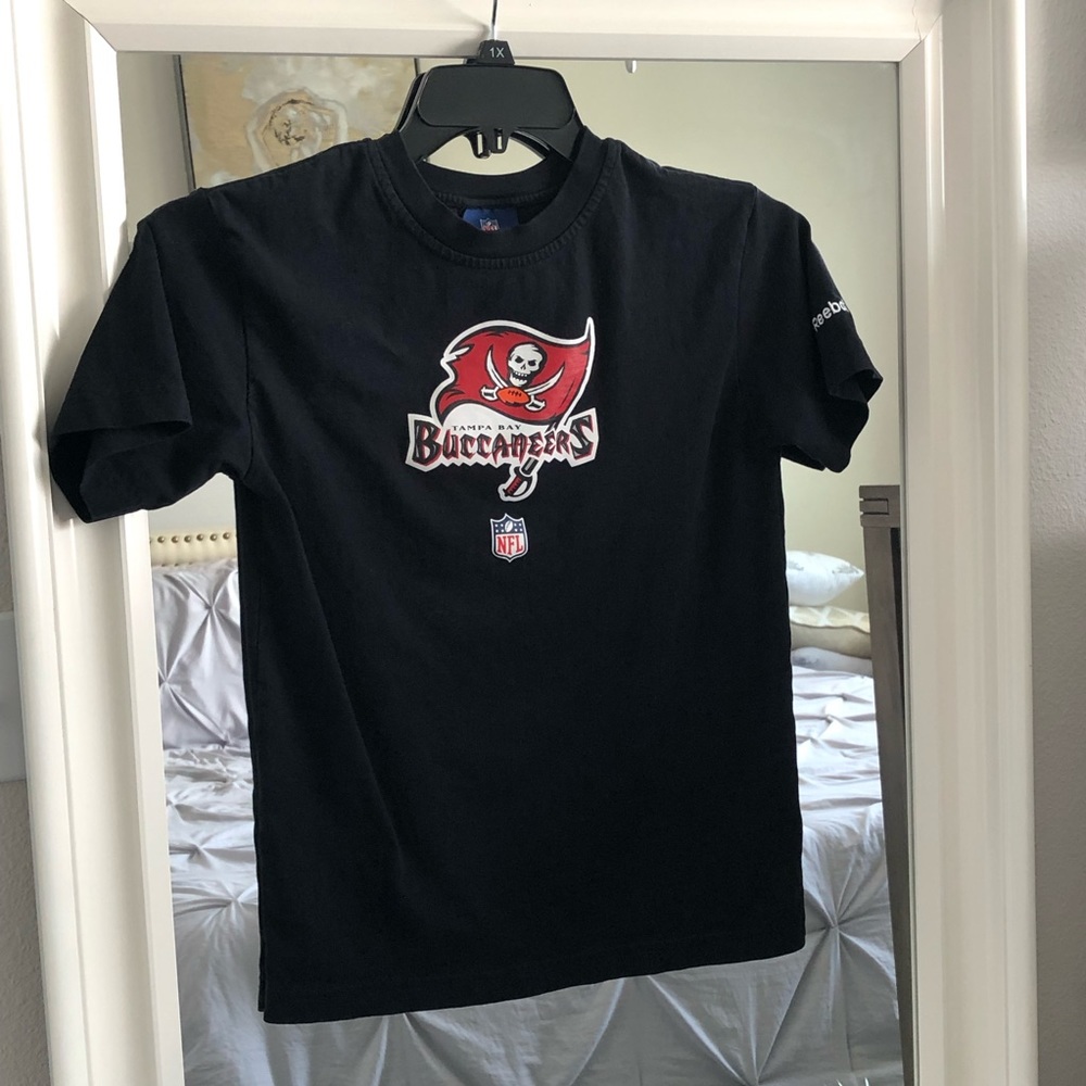 Tampa Bay Buccaneers Black T-shirt SZ M